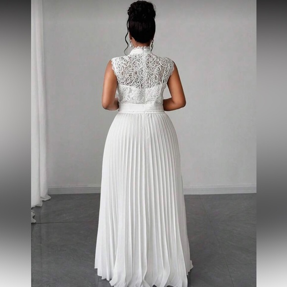 Elegant White Lace Evening Gown - Picture 4 of 7